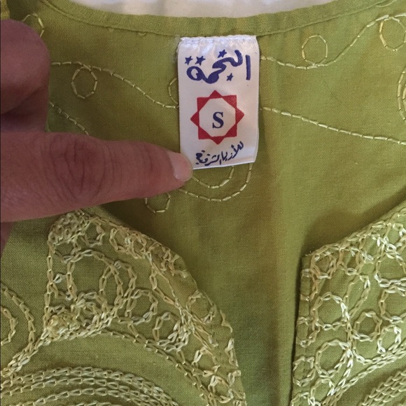 Beautiful blouse from overseas. Never worn - Picture 2 of 5